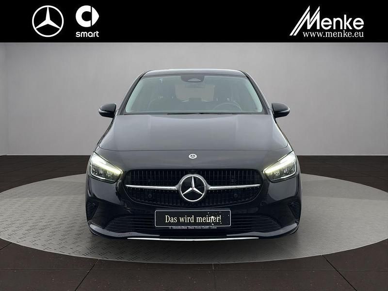 Gebraucht Mercedes B200 163 PS (119 kW) 2024 Unilack nachtschwarz Van / Kleinbus