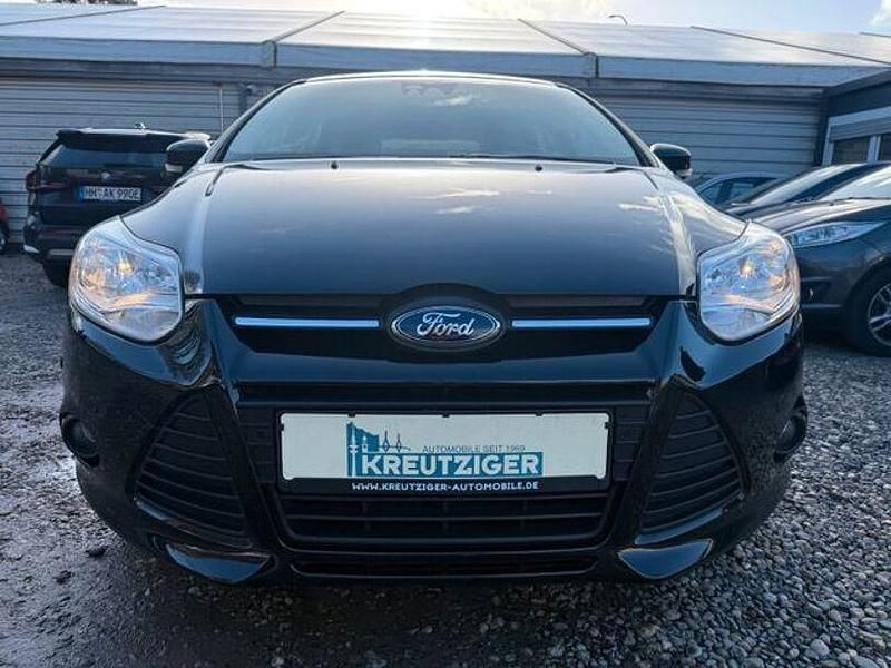 Gebraucht Ford Focus Trend 125 PS (91 kW) 2014 Schwarz Limousine