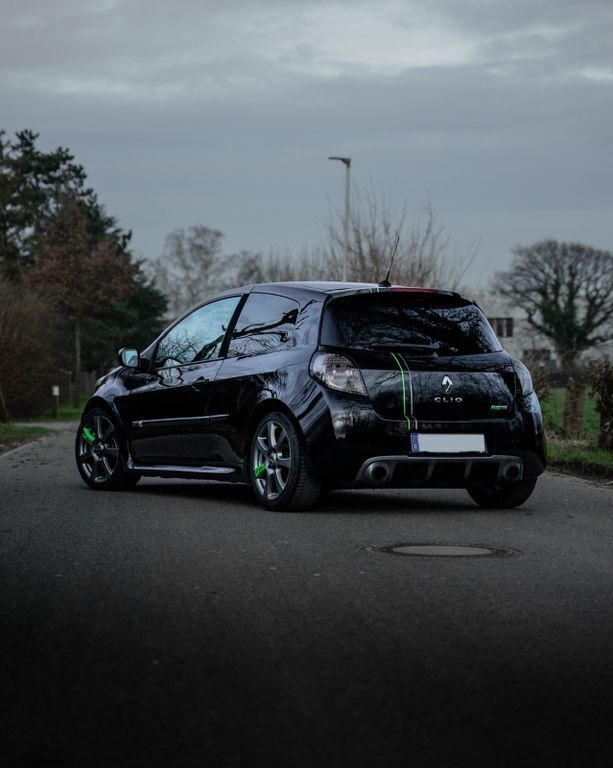 Gebraucht Renault Clio II 201 PS (147 kW) 2010 Schwarz Limousine