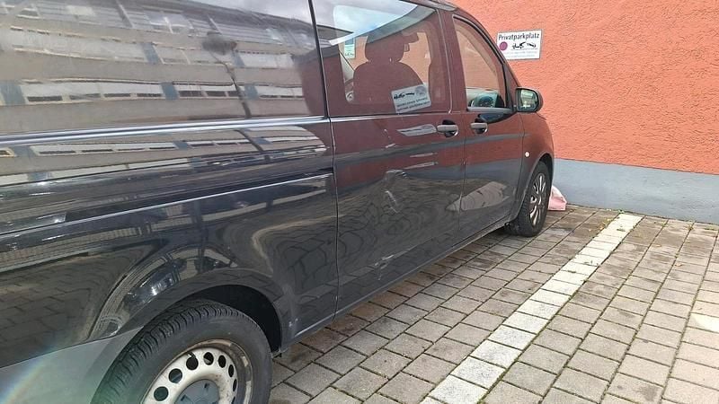 Schwarz Gebraucht 2015 Mercedes Vito Van / Kleinbus | 14.000 € - Bild 1/4