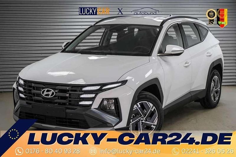 Atlas white uni () Neu 2025 Hyundai Tucson Comfort SUV | 26.140 € (Superpreis) - Bild 1/4