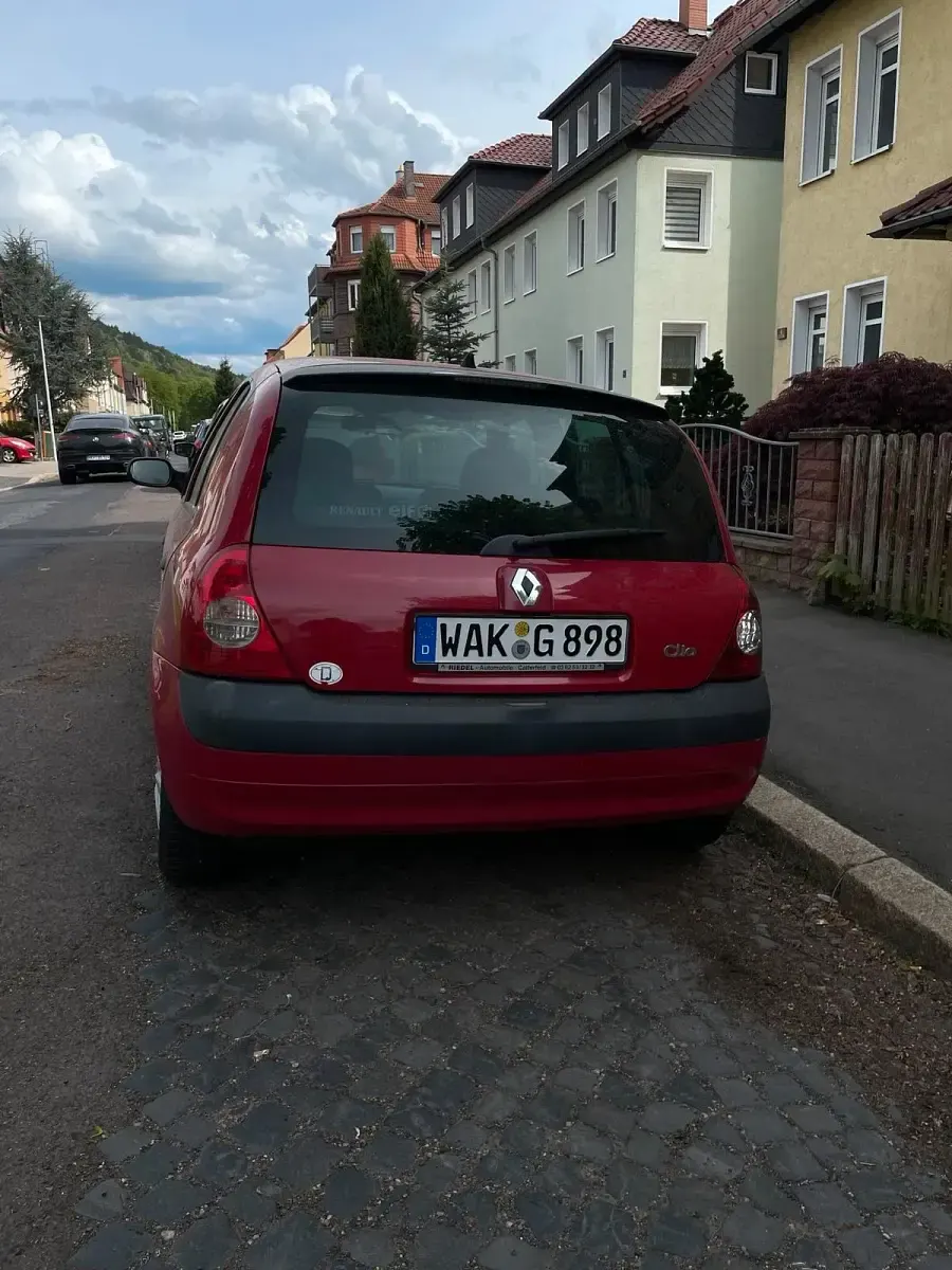 Używany Renault Clio II 75 KM (55 kW) 2001 Sedan/Limuzyna