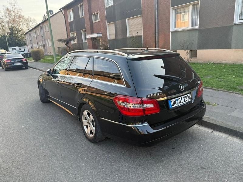 Gebraucht Mercedes E250 204 PS (150 kW) 2009 Schwarz Limousine