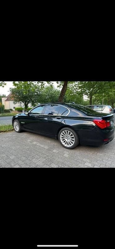 Schwarz Gebraucht 2008 BMW 750 Limousine | 9.999 € (Teuer) - Bild 1/4