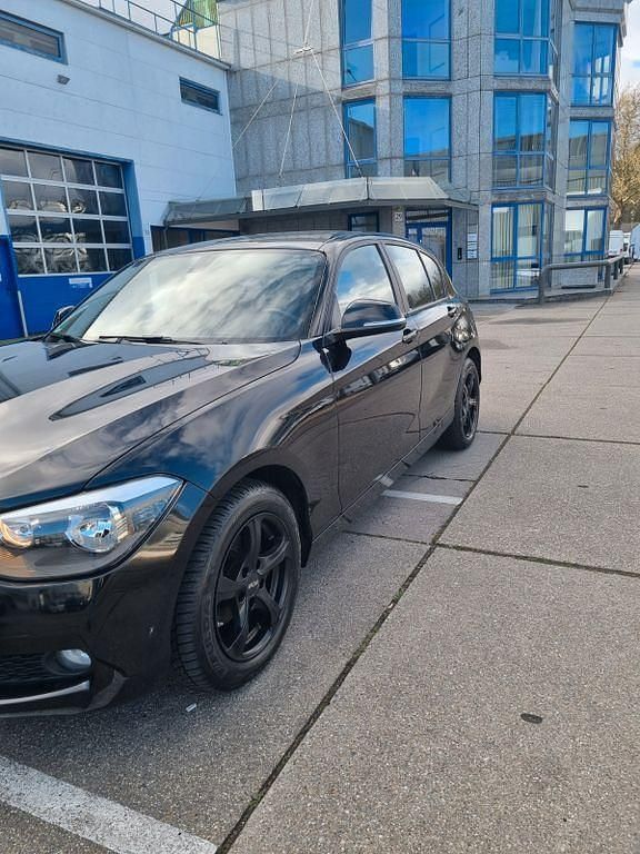 Gebraucht BMW 114 102 PS (75 kW) 2014 Schwarz Kleinwagen