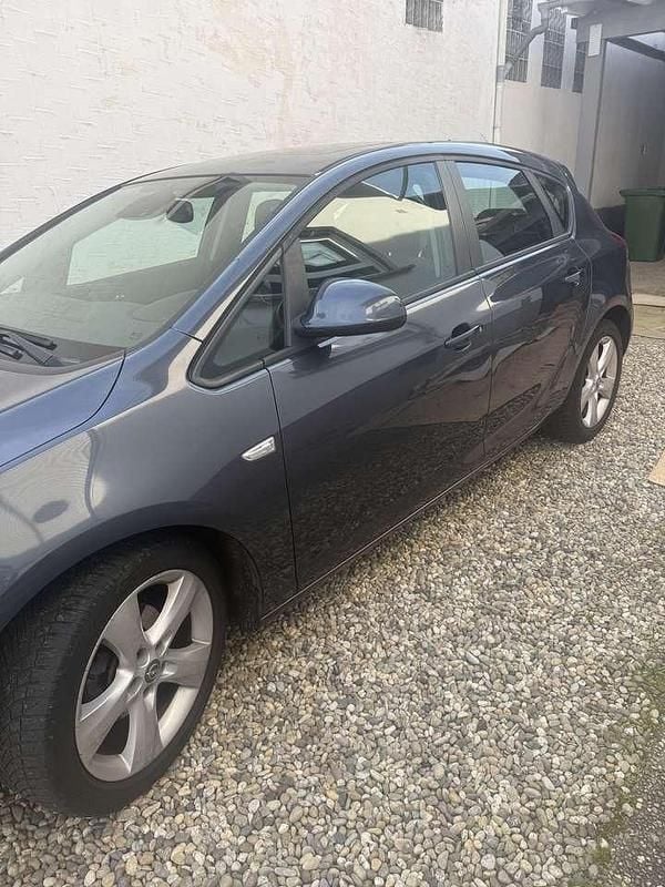 Gebraucht Opel Astra Edition 116 PS (85 kW) 2010 Blau Kleinwagen