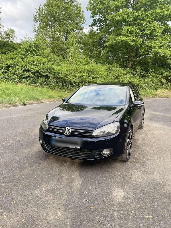 Gebraucht VW Golf VI 105 PS (77 kW) 2010 Schwarz Kleinwagen