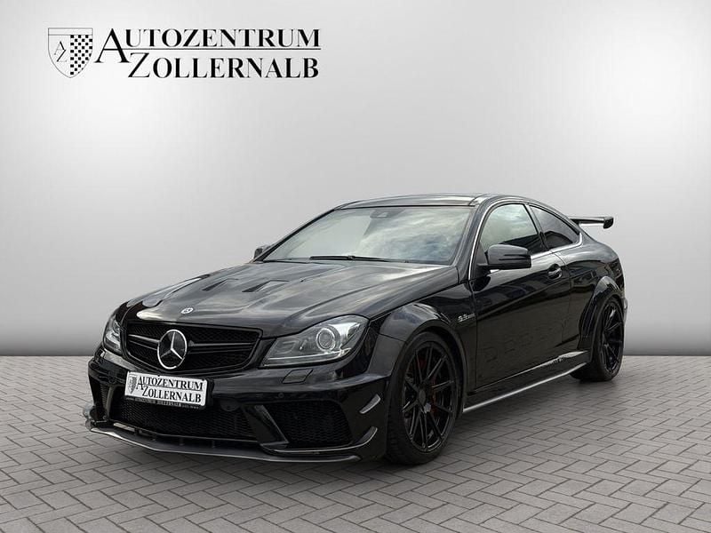 Obsidianschwarz metallic Gebraucht 2012 Mercedes C63 AMG AMG Coupé | 52.990 € (Etwas zu teuer) - Bild 1/4