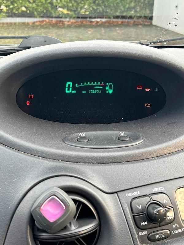 Gebraucht Toyota Yaris 68 PS (50 kW) 2001 Schwarz Kleinwagen