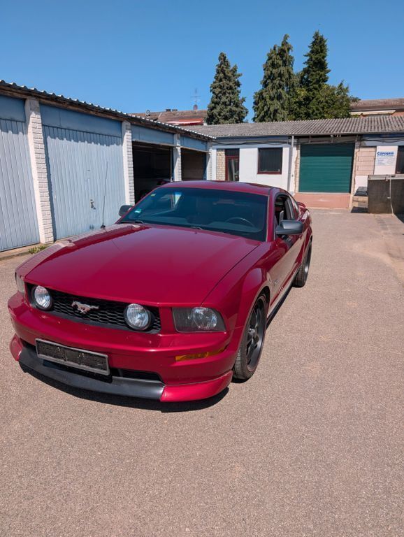 Rot Gebraucht 2006 Ford Mustang GT Coupé | 13.500 € (Guter Preis) - Bild 1/4