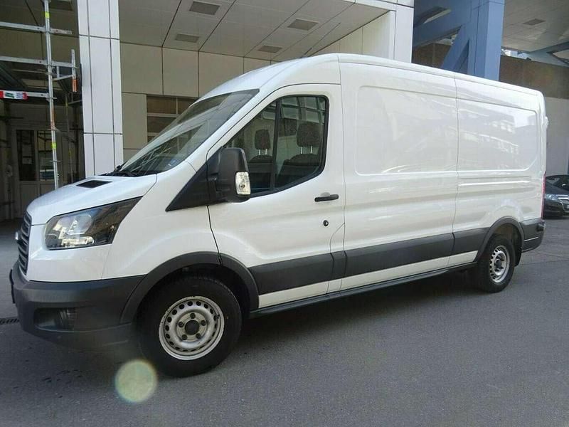 Usado Ford Transit 131 HP (96 kW) 2018 Branco Monovolume