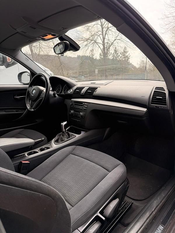 Gebraucht BMW 118 150 PS (110 kW) 2009 Grau Kleinwagen