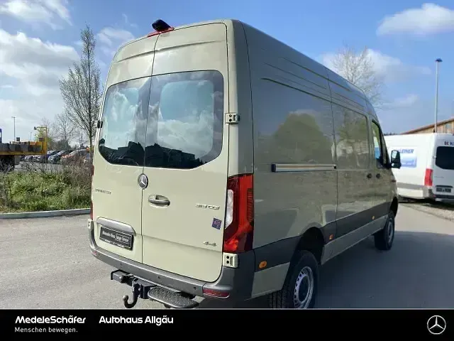 Używany Mercedes Sprinter 190 KM (139 kW) 2025 Szary Van