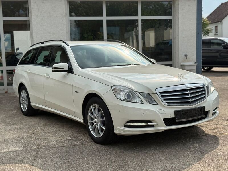 Weiß Gebraucht 2012 Mercedes E200 Limousine | 7.700 € (Fairer Preis) - Bild 1/4