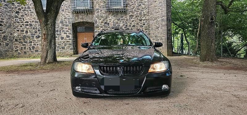 Schwarz Gebraucht 2008 BMW 318 Kombi | 1.800 € (Superpreis) - Bild 1/4