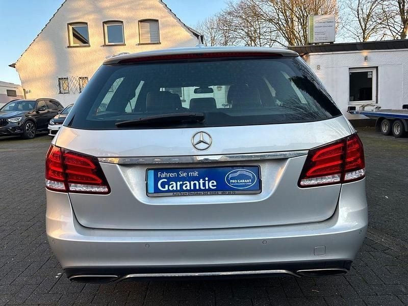 Gebraucht Mercedes E200 Avantgarde 136 PS (100 kW) 2015 Silber Limousine