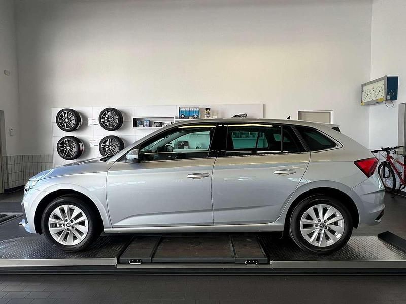 Gebraucht Skoda Scala Selection 150 PS (110 kW) 2024 Brilliantsilber metallic Kleinwagen