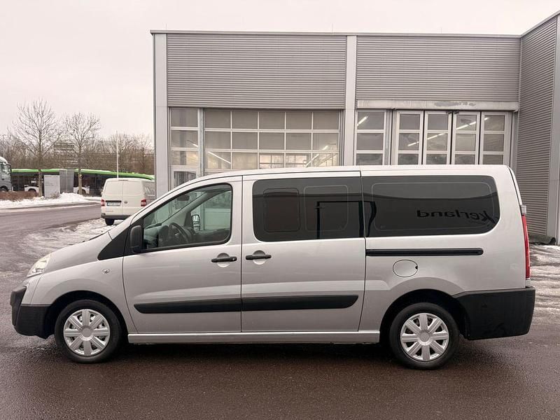 Gebraucht Peugeot TePee 90 PS (66 kW) 2011 Silber Van / Kleinbus