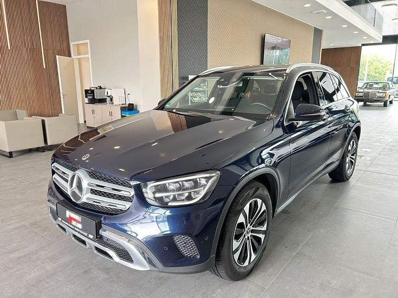 Blau Gebraucht 2020 Mercedes GLC400d SUV | 26.490 € (Guter Preis) - Bild 1/4