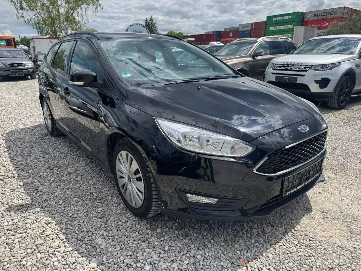 Usado Ford Focus 120 CV (88 kW) 2015 Negro Familiar