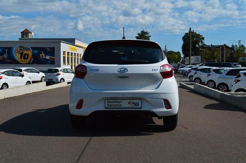 Gebraucht Hyundai i10 Select 67 PS (49 kW) 2022 Weiß Kleinwagen