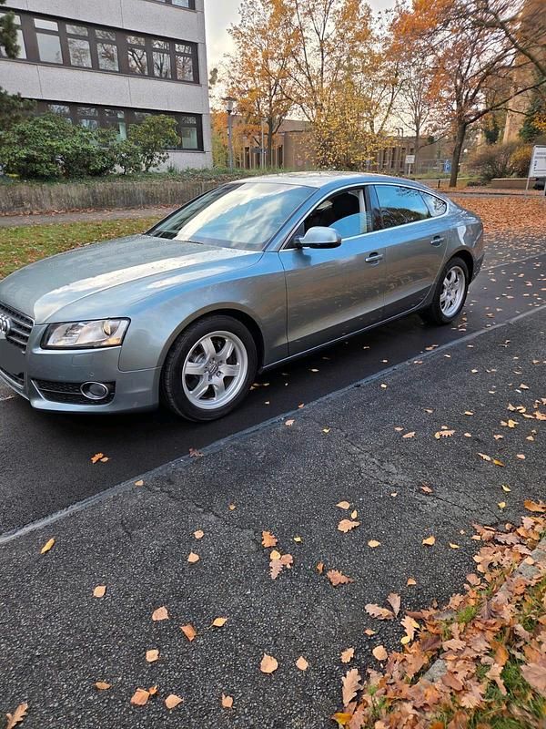 Grau Gebraucht 2010 Audi A5 Limousine | 10.382 € (Fairer Preis) - Bild 1/4