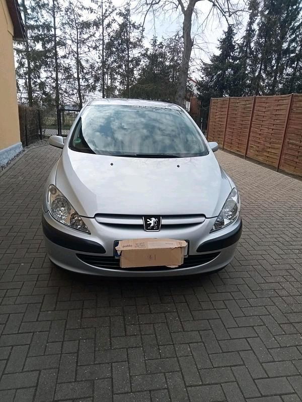 Grau Gebraucht 2005 Peugeot 307 Kleinwagen | 2.600 € (Fairer Preis) - Bild 1/4