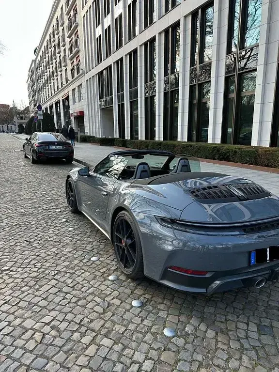 Gebraucht Porsche 992 541 PS (397 kW) 2025 Grau Cabrio