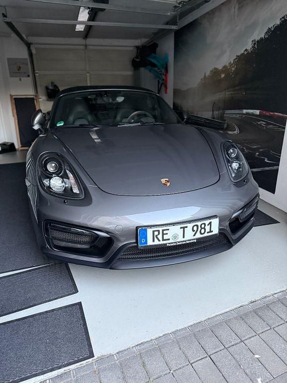 Grau Gebraucht 2016 Porsche Boxster GTS Cabrio | 75.981 € (Fairer Preis) - Bild 1/4