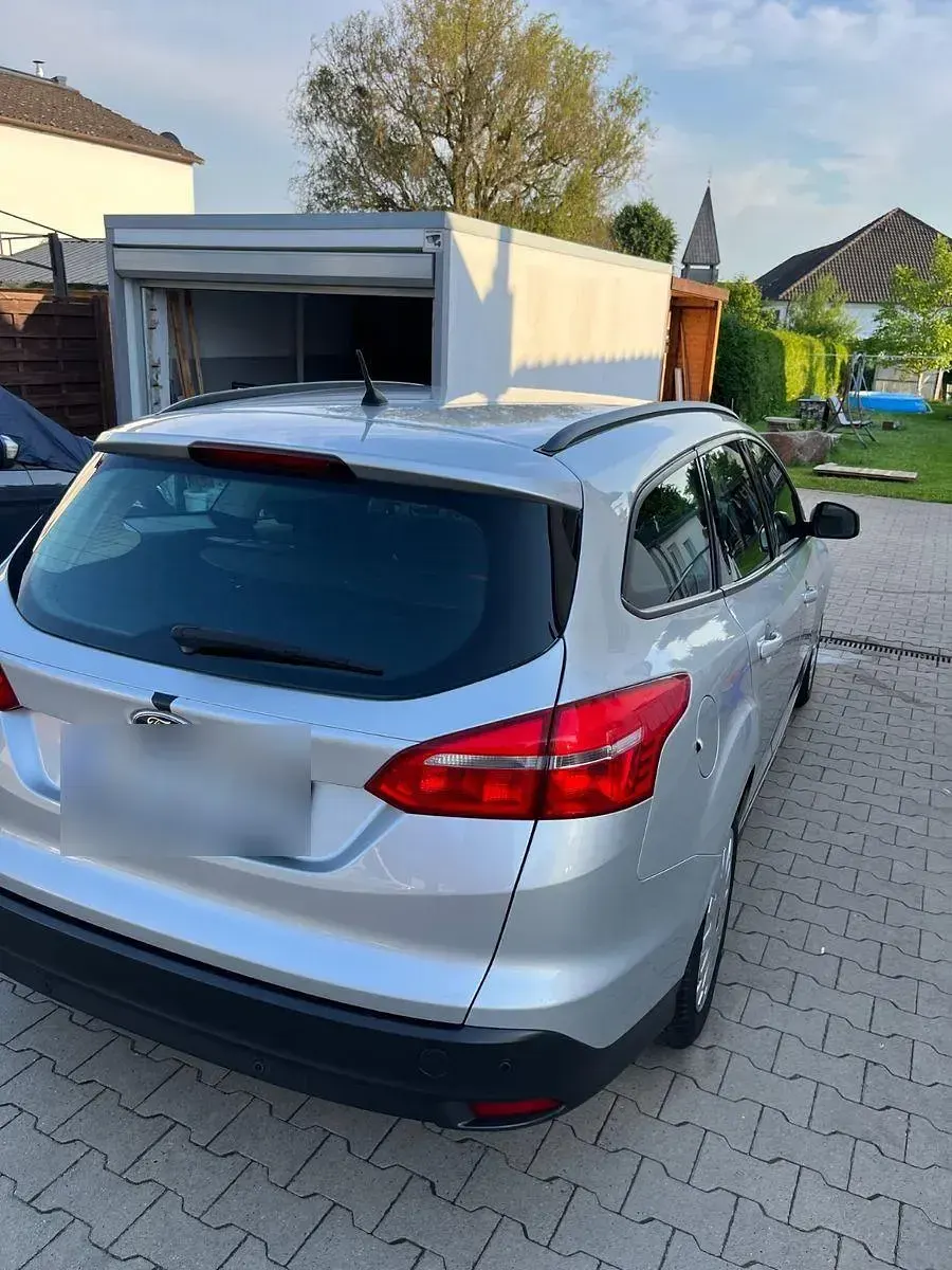 Gebraucht Ford Focus 105 PS (77 kW) 2015 Silber Kombi