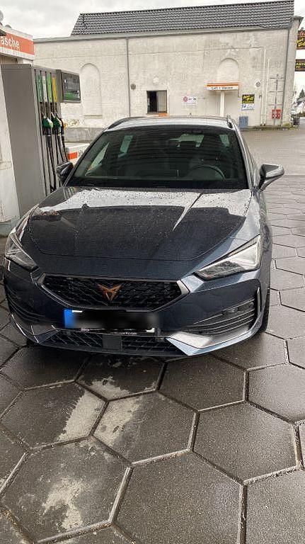 Grau Gebraucht 2023 Cupra Leon VZ Kombi | 30.200 € (Fairer Preis) - Bild 1/4