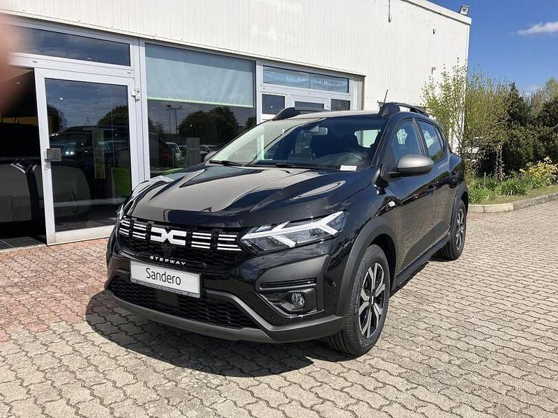 Schwarz Gebraucht 2023 Dacia Sandero Expression Kleinwagen | 19.199 € (Fairer Preis) - Bild 1/4