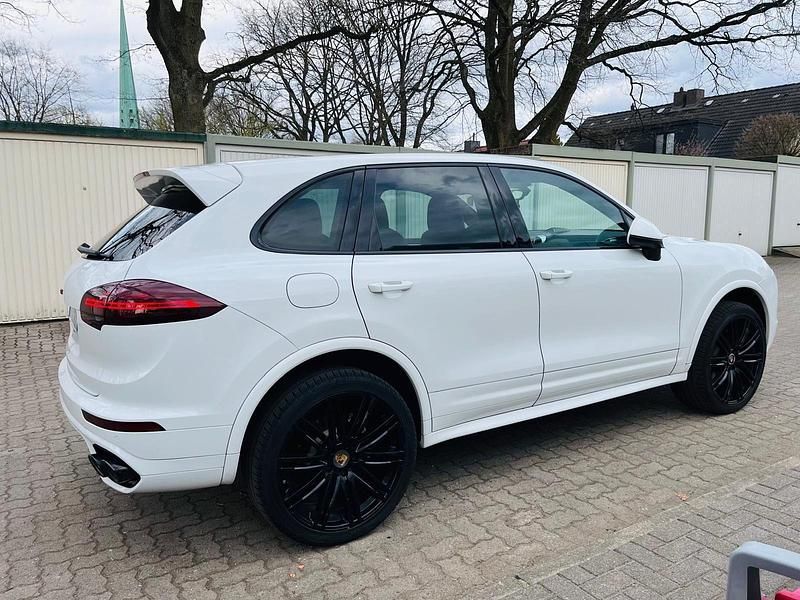 Second-hand Porsche Cayenne Platinum Edition 262 CP (192 kW) 2017 Alb SUV