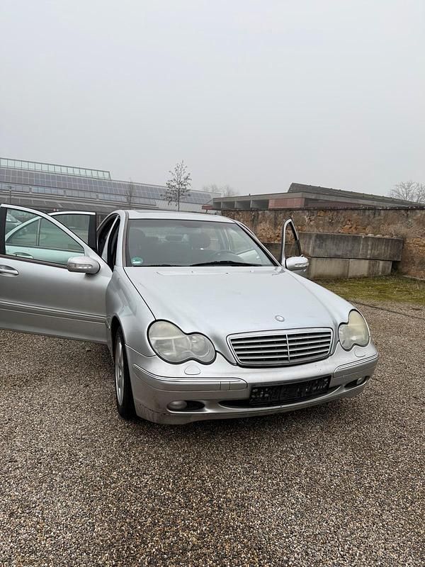 Grau Gebraucht 2001 Mercedes C240 Limousine | 2.999 € - Bild 1/4