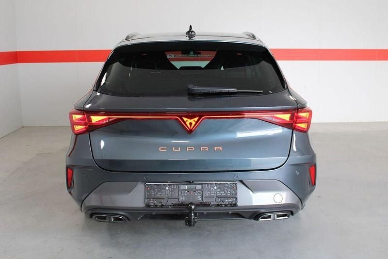 Neu Cupra Leon 204 PS (150 kW) 2025 Grau Kombi