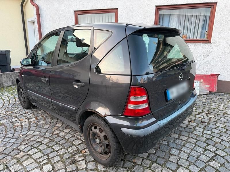 Grau Gebraucht 2002 Mercedes A140 Kleinwagen | 590 € - Bild 1/4