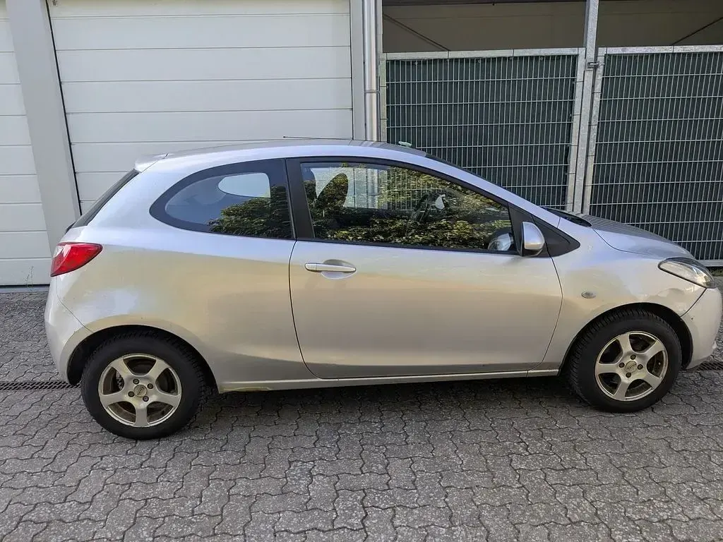 Gebraucht Mazda 2 Inclusive 103 PS (75 kW) 2008 Silber Kleinwagen