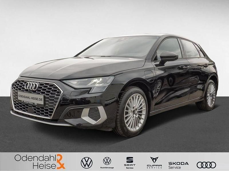 Polsterfarbe: schwarz Gebraucht 2022 Audi A3 Sportback e-tron Advanced Plus Limousine | 25.780 € (Etwas zu teuer) - Bild 1/4