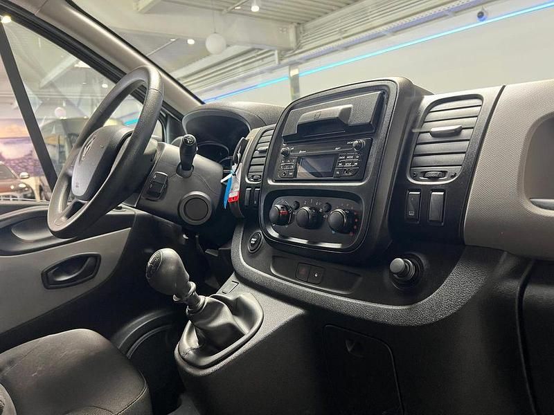 Gebraucht Renault Trafic 145 PS (106 kW) 2018 Silber Van / Kleinbus