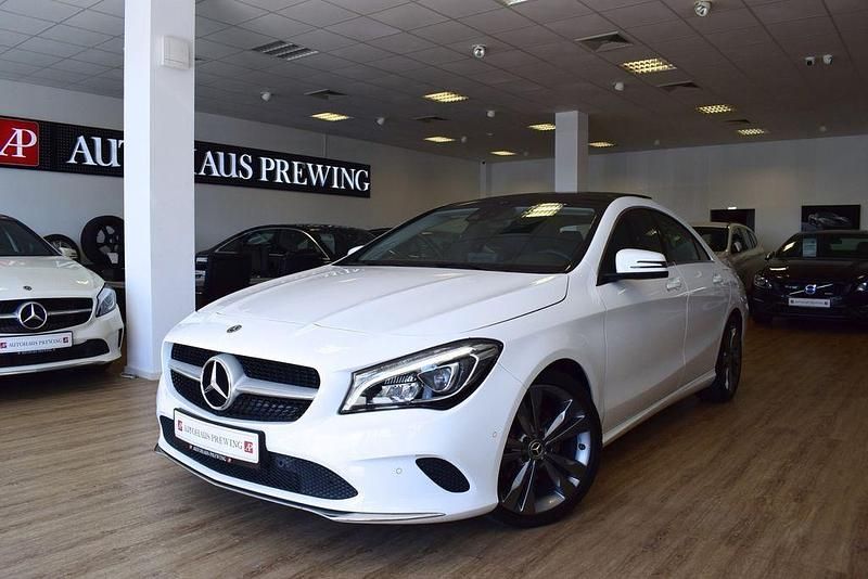 Weiß Gebraucht 2018 Mercedes CLA200 Urban Limousine | 24.980 € (Etwas zu teuer) - Bild 1/4
