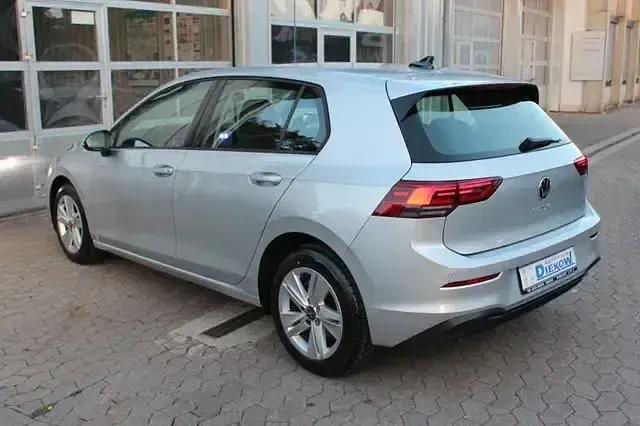Gebraucht VW Golf VIII Life 110 PS (80 kW) 2023 Silber Limousine