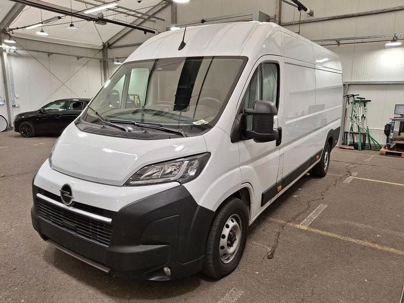 Weiß Gebraucht 2024 Opel Movano Limousine | 21.850 € (Guter Preis) - Bild 1/4