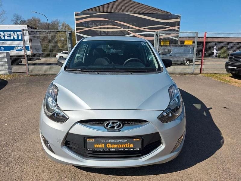 Gebraucht Hyundai ix20 Classic 90 PS (66 kW) 2011 Continental silver Kleinwagen