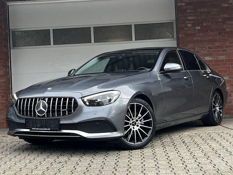 Grau Gebraucht 2022 Mercedes E200 Sport Limousine | 32.990 € (Teuer) - Bild 1/4