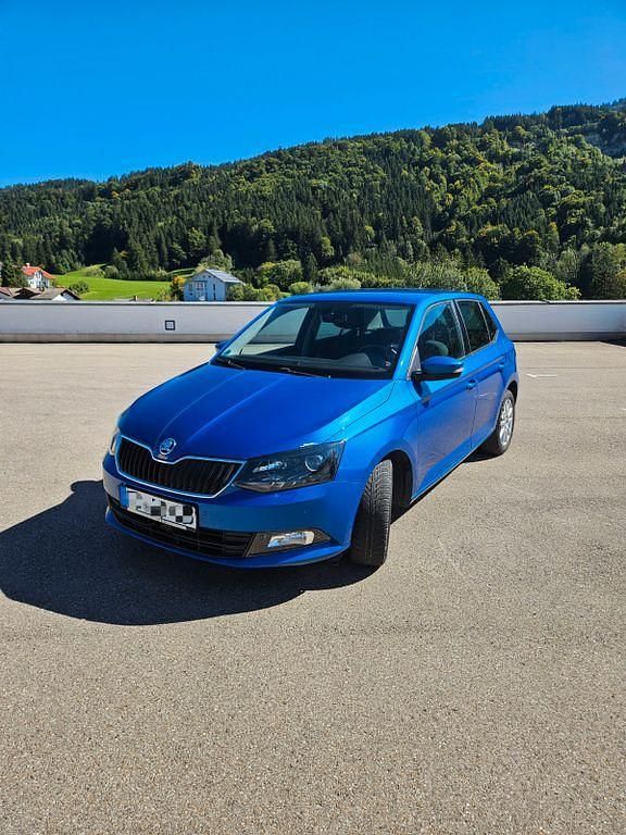 Blau Gebraucht 2017 Skoda Fabia Limousine | 7.229 € (Guter Preis) - Bild 1/4