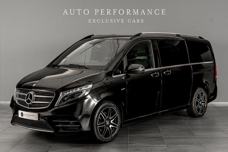 Schwarz Gebraucht 2017 Mercedes V200 AMG Van / Kleinbus | 45.500 € (Teuer) - Bild 1/4
