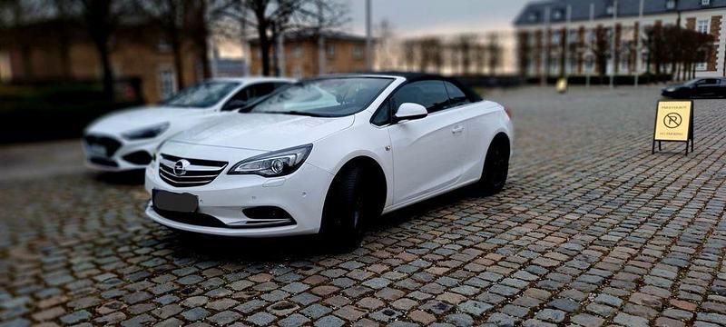 Weiß Gebraucht 2017 Opel Cascada Ultimate Cabrio | 13.700 € (Guter Preis) - Bild 1/4