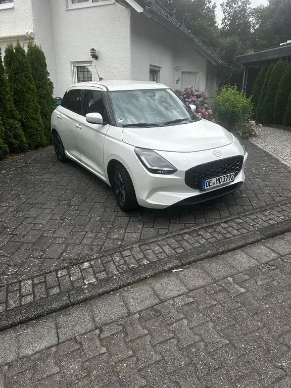 Gebraucht Suzuki Swift Comfort+ 83 PS (61 kW) 2025 Weiß Kleinwagen