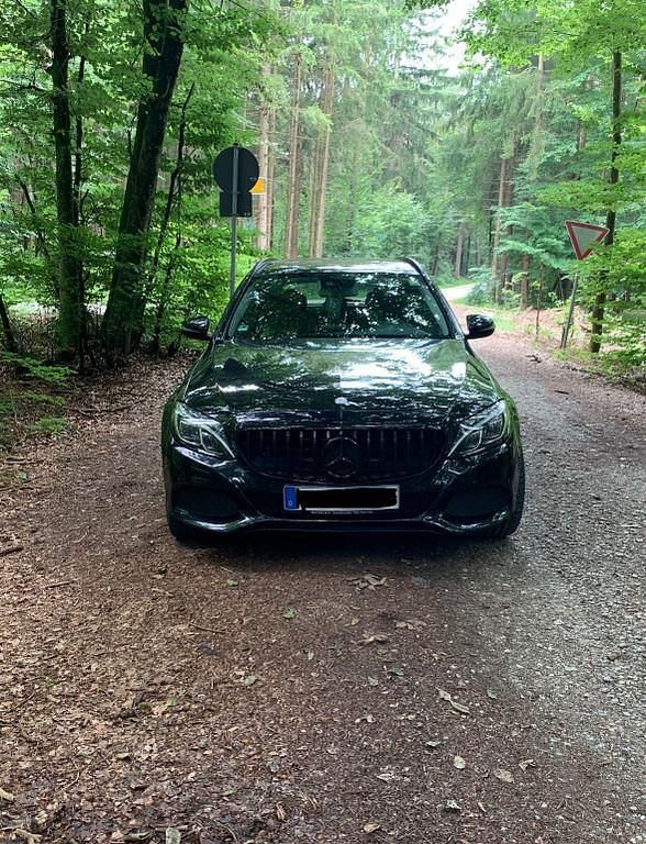 Schwarz Gebraucht 2016 Mercedes 220 Kombi | 14.499 € (Etwas zu teuer) - Bild 1/4