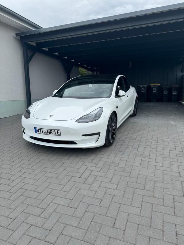 Weiß Gebraucht 2022 Tesla Model 3 Performance Limousine | 31.000 € (Fairer Preis) - Bild 1/4